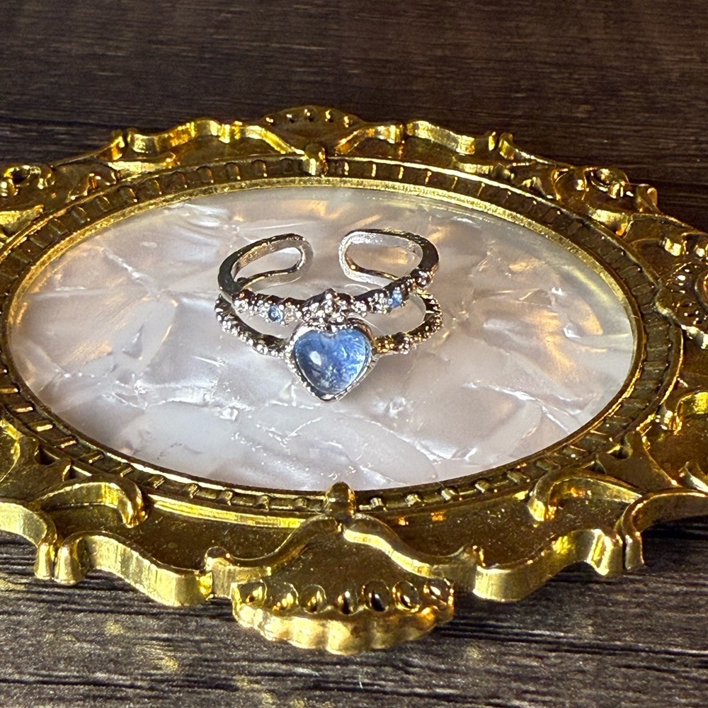 Elegant Blue Heart Ring